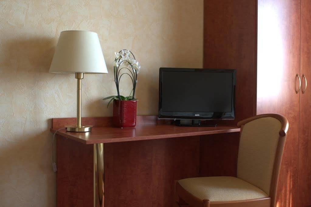 Hotel Restaurant Lenhsen Elmpt Экстерьер фото